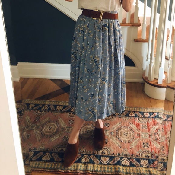 Nisolo - All Day Heeled Suede Mule - Picture 12 of 13